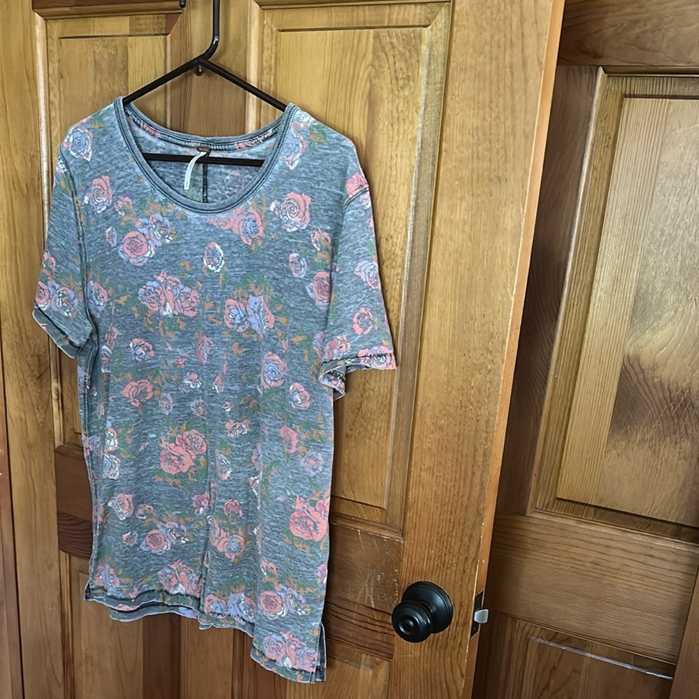 Free People Floral Short Sleeve Top. Size medium.